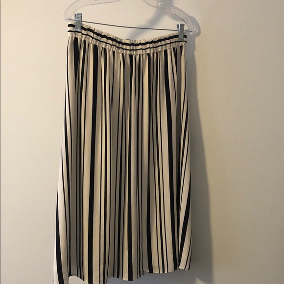 Loft Skirt - Picture 3 of 6